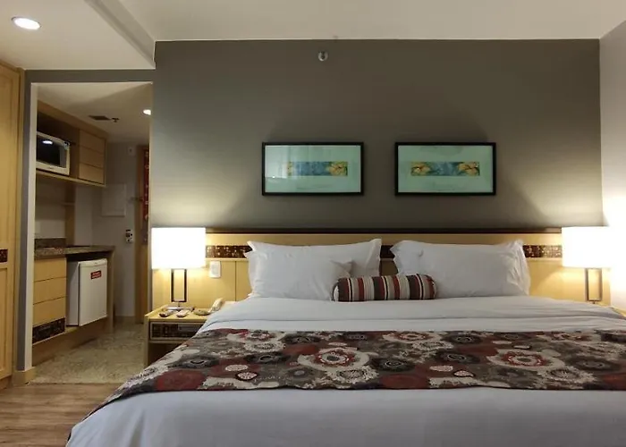 RARIDADE!!! - Flat de Alto Padrão - Preço Imbatível - Cama King Size - Muitos Eletrodomésticos - Limpeza Diária Gratuita