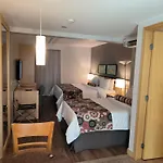 RARIDADE!!! - Flat de Alto Padrão - Preço Imbatível - Cama King Size - Muitos Eletrodomésticos - Limpeza Diária Gratuita