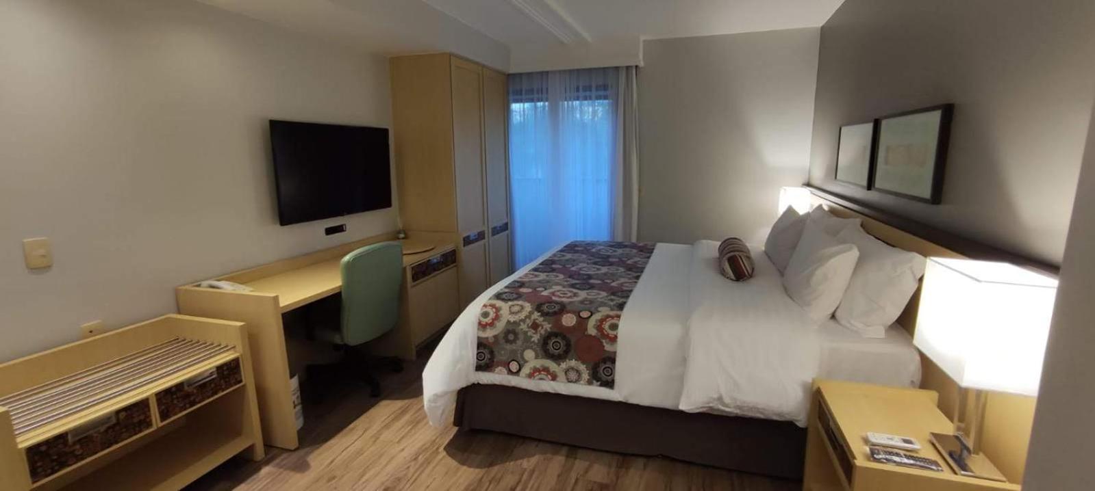 Lets Idea Hotel: Premium Flat With King Bed And Daily Cleaning